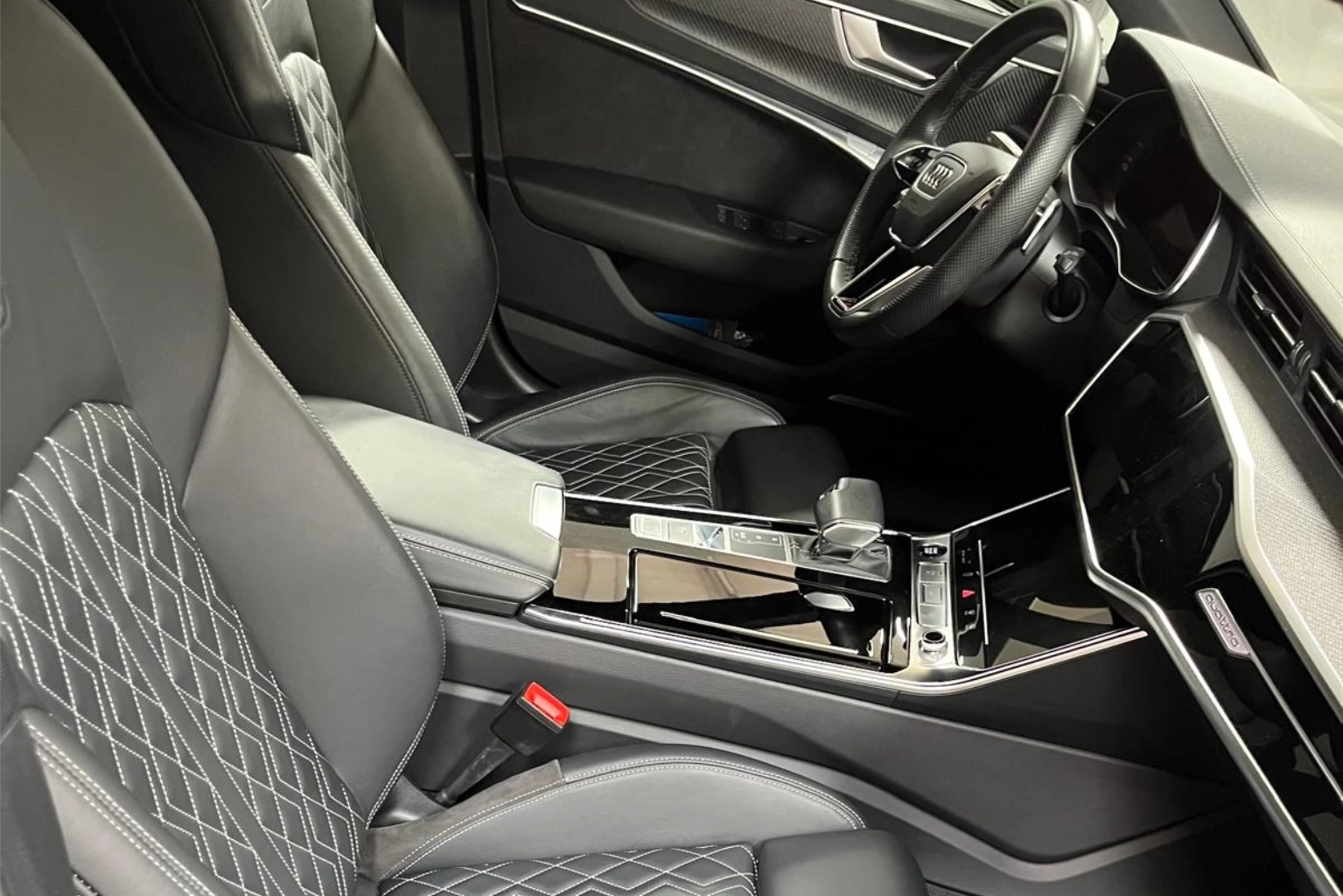 PRC Audi Avant 55 TFSie Quattro Interior